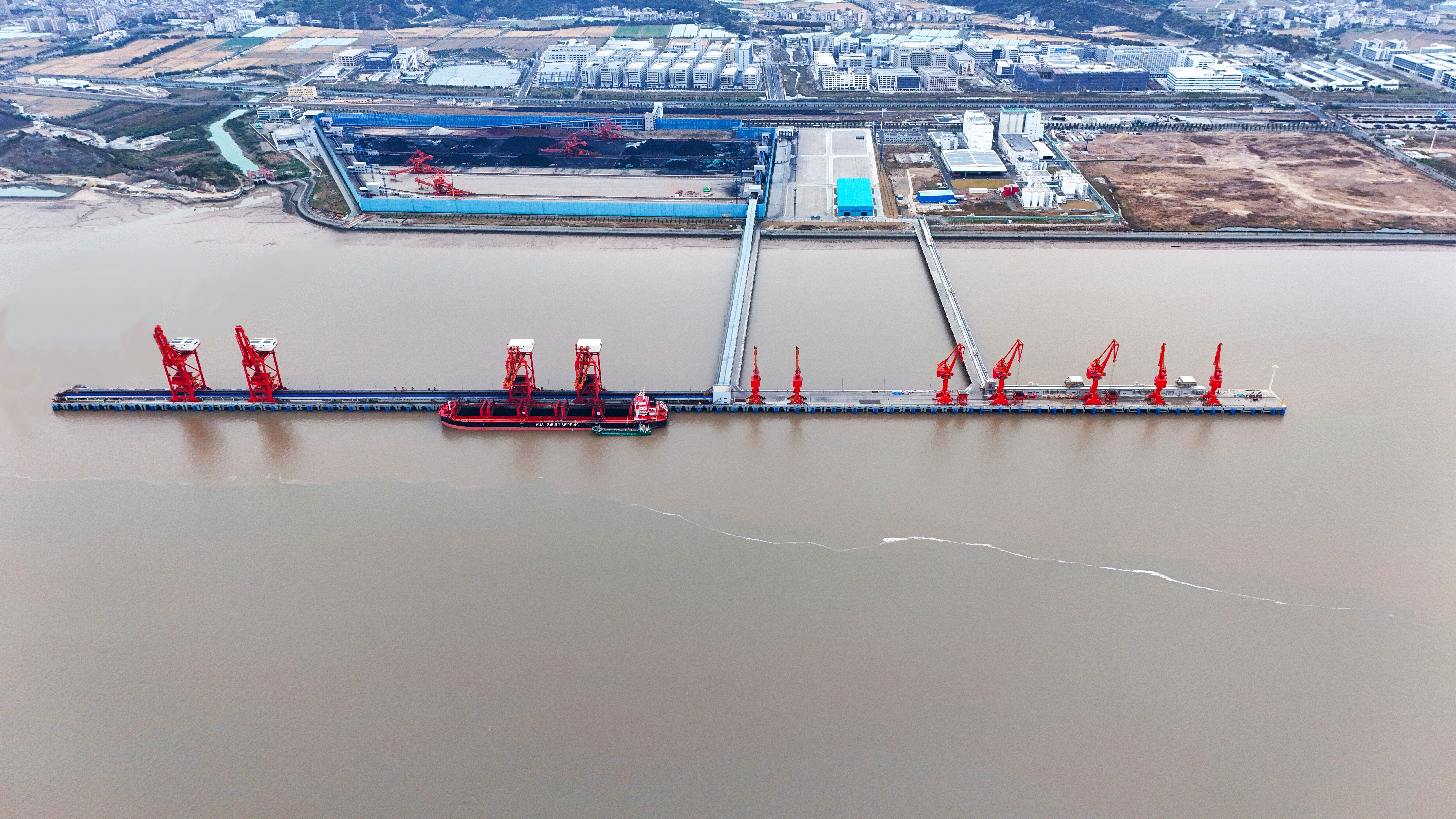 7790必发集团乐清湾港区通用作业区（C区）一期工程后阶段（1号、3号泊位）顺利通过交工验收