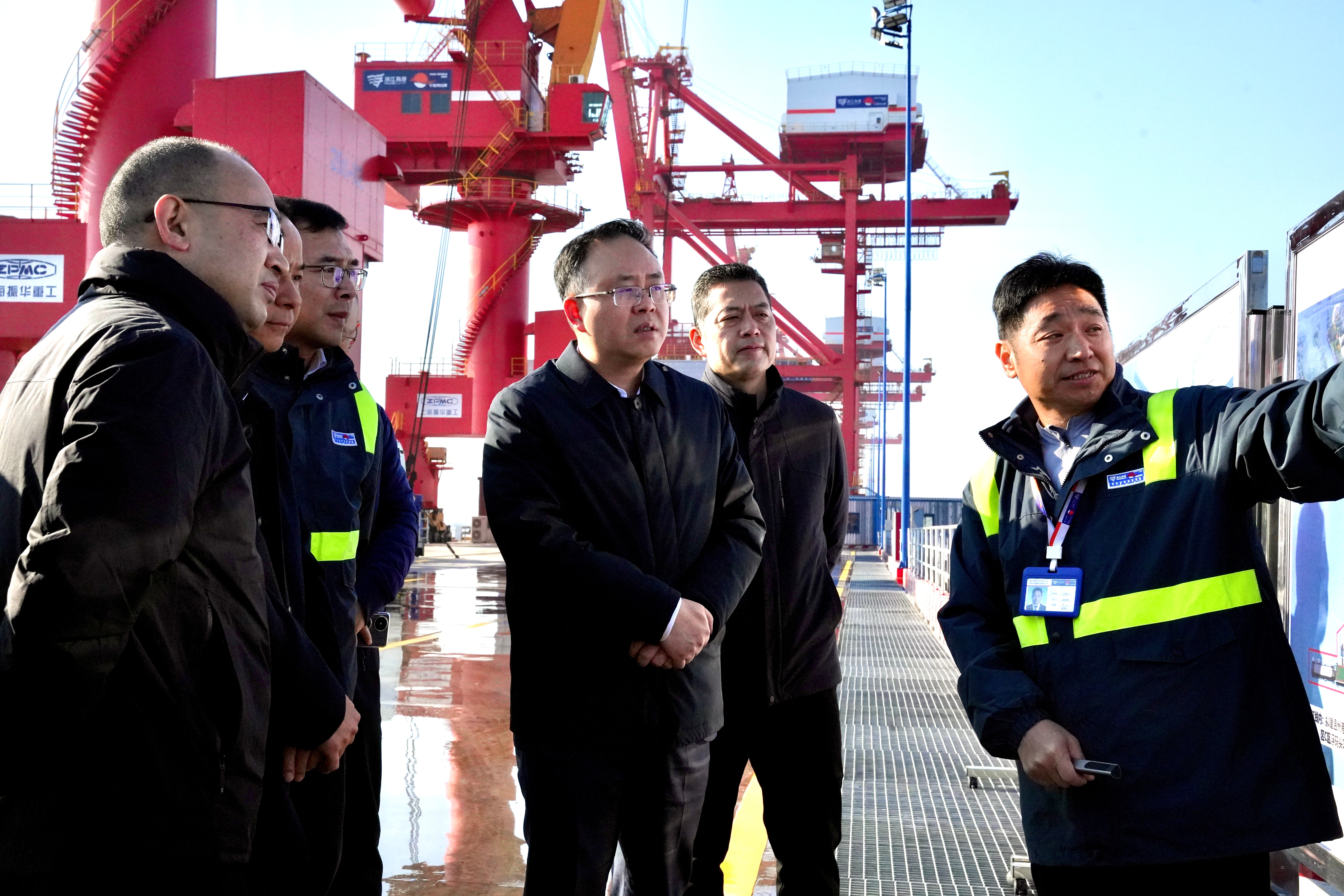 戴旭强调研乐清湾港区港口经济造就壮大工作